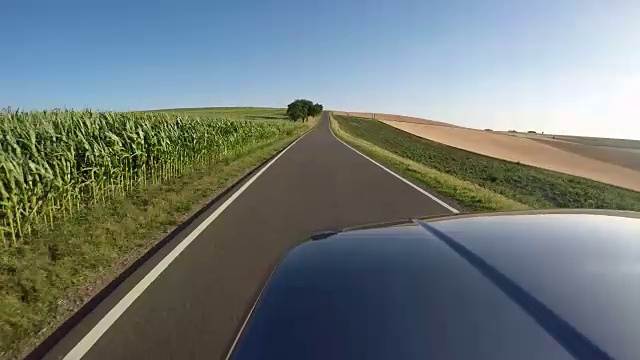 POV，汽车在乡村道路上行驶视频素材