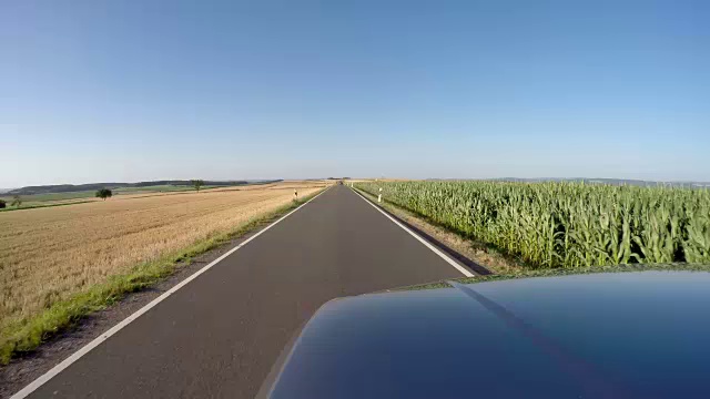 POV，汽车在乡村道路上行驶视频素材