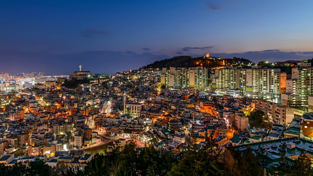 首尔中区万阳路和山福路(经过山头的道路)的昼夜图视频素材