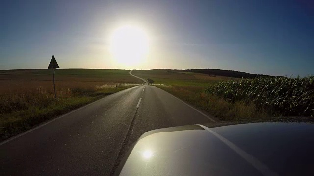 POV，汽车在乡村道路上行驶视频素材