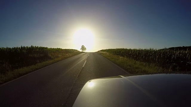 POV，汽车在乡村道路上行驶视频素材