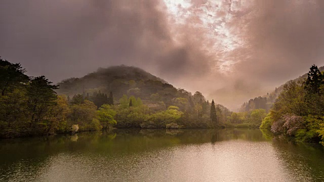 日出时分的色羊麂湖(韩国著名的湖)视频素材