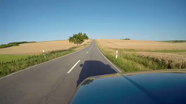 POV，汽车在乡村道路上行驶视频素材