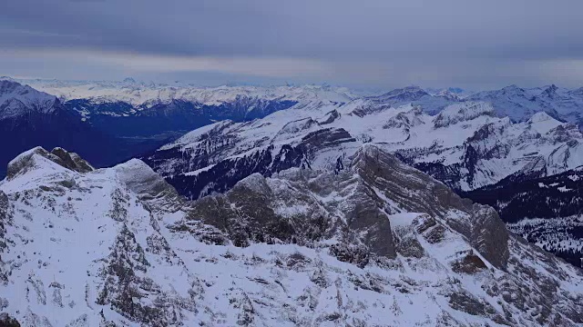 桑蒂斯山(瑞士东北部阿尔卑斯山脉的最高峰)视频素材