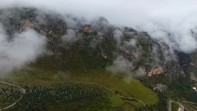 中国甘肃扎加纳山脉的鸟瞰图视频素材