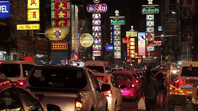 泰国夜晚模糊模糊的城市景观视频素材