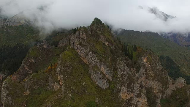 中国甘肃扎加纳山脉的鸟瞰图视频素材