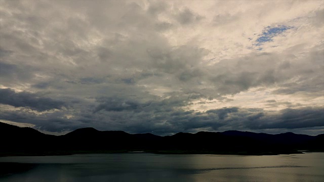 泰国清迈省降雨前的T/L暴雨云视频素材