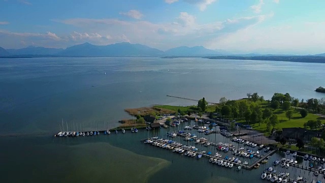 湖Chiemsee Seebruck附近Chiemgau,上巴伐利亚,德国巴伐利亚视频素材