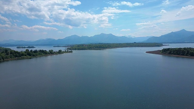 湖Chiemsee Seebruck附近Chiemgau,上巴伐利亚,德国巴伐利亚视频素材