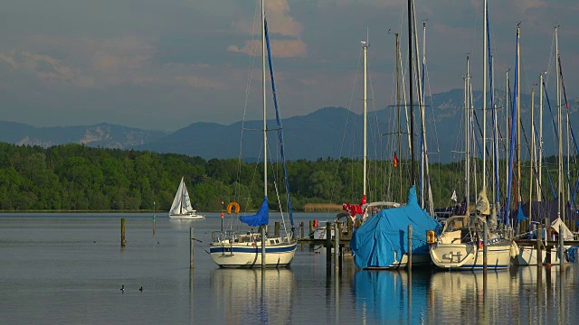 湖Chiemsee Seebruck附近Chiemgau,上巴伐利亚,德国巴伐利亚视频素材