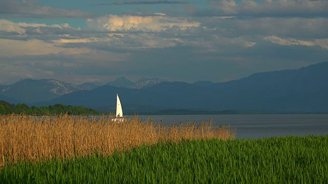 湖Chiemsee Seebruck附近Chiemgau,上巴伐利亚,德国巴伐利亚视频素材