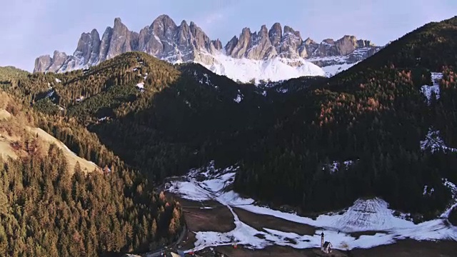 无人机的山谷与山峰，白云石，意大利视频素材