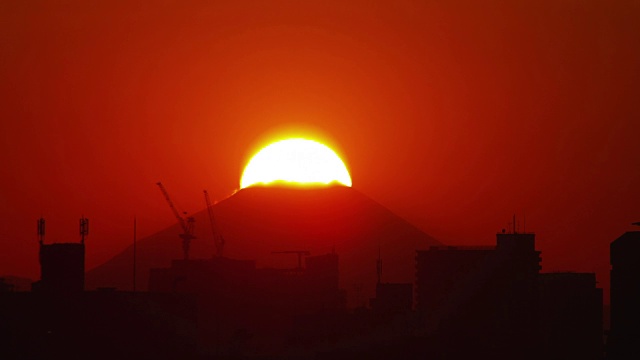 日本富士山上的日落视频素材