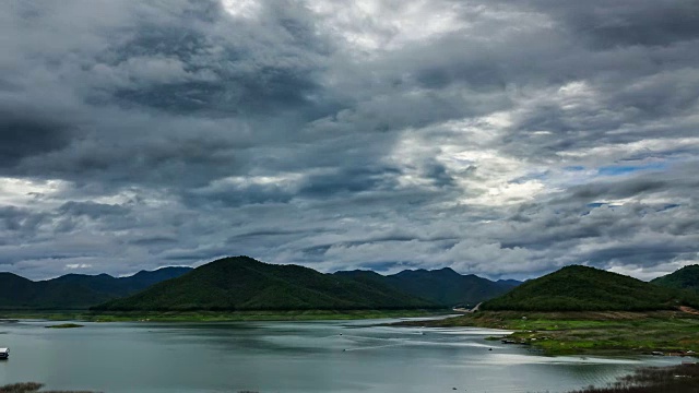 泰国清迈省降雨前，大坝上方有T/L风暴云视频素材