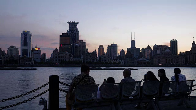 夕阳下的上海市区和黄浦江视频素材