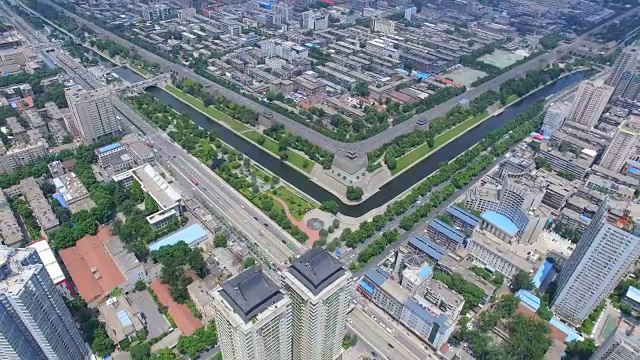 中国陕西西安城角塔和城市景观鸟瞰图视频素材