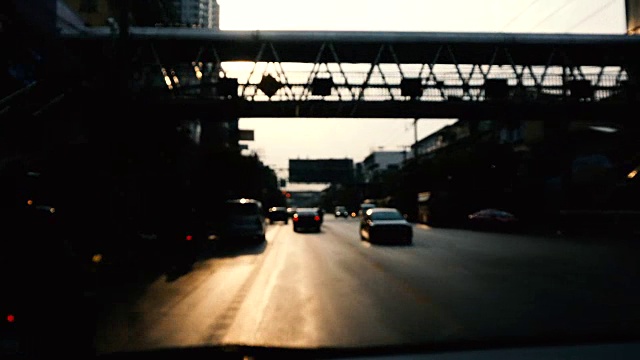 4K WS:泰国曼谷市中心日落时分的交通状况视频素材