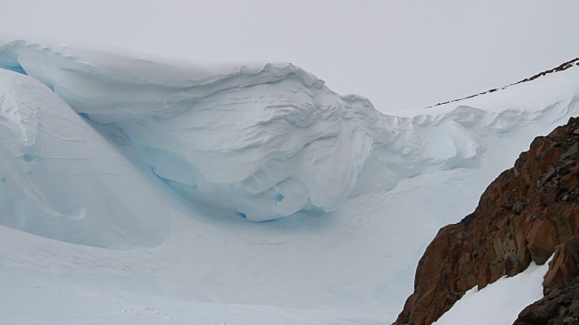 陆地上的铜PAN雪架视频素材