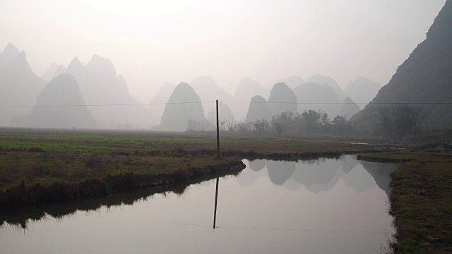 中国广西桂林阳朔遇龙河的日出视频素材