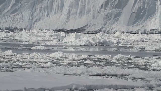 冻结的海水上有PAN雪视频素材