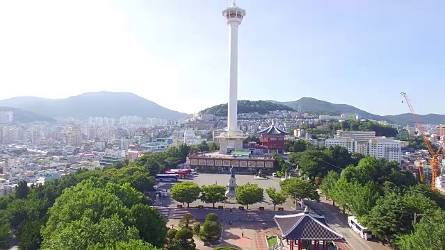 龙独山公园(著名旅游景点)和釜山市鸟瞰图视频素材