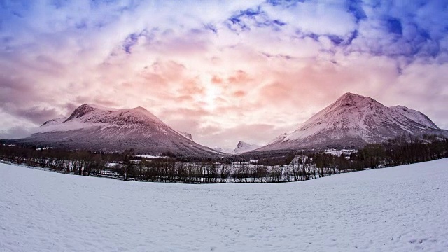 时间流逝:冬季景观雪山。挪威罗浮敦群岛视频素材