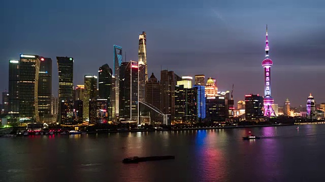 T/L WS HA ZO Shanghai Skyline, Day to Night Transition /上海，中国视频素材