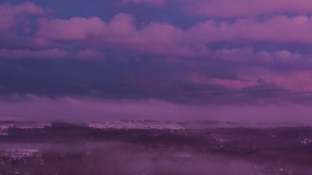 空中飞过白雪覆盖的风景，夕阳西下视频素材