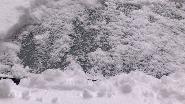 汽车挡风玻璃上的雪，华盛顿，美国视频素材