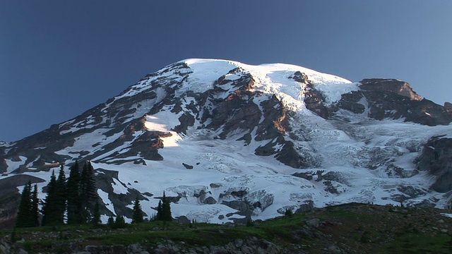 ZI, MS，雪盖雷尼尔山，雷尼尔山国家公园，华盛顿，美国视频素材