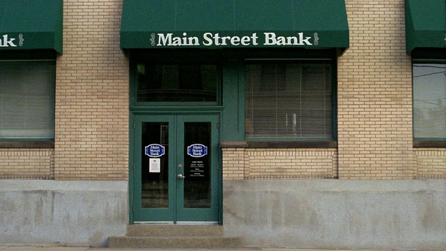 西弗吉尼亚Main Street Bank / Wheeling的中景视频素材