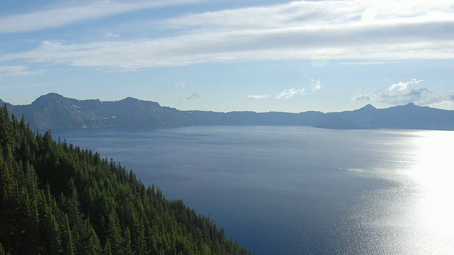 hws TL云经过火山口湖/火山口湖国家公园，俄勒冈州视频素材