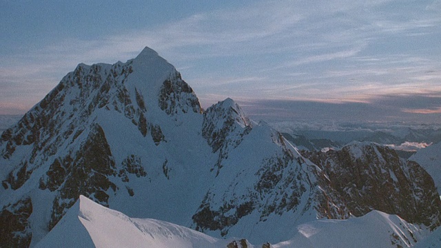 鸟瞰新西兰库克山国家公园/南岛的雪山视频素材