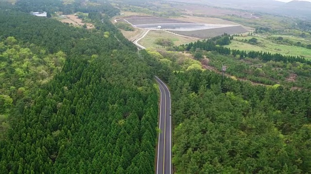 1100公路(韩国海拔最高的公路)鸟瞰图视频素材