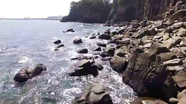 钟邦瀑布附近海景(旅游目的地)视频素材