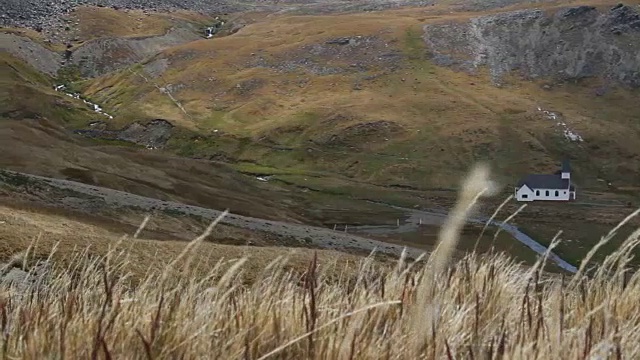 位于古利特维肯、南乔治亚和南桑威奇群岛山区的挪威路德教会视频素材