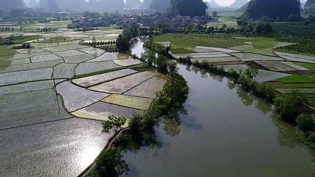 中国广西桂林阳朔遇龙河的日出视频素材