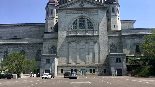 皇家山的圣约瑟夫讲堂是加拿大魁北克省蒙特利尔市的旅游景点视频素材