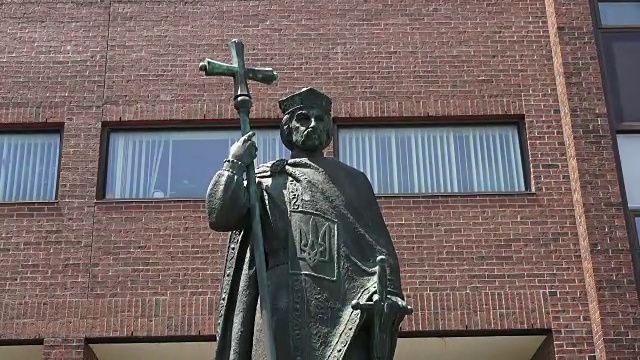 加拿大多伦多旅游景点:Vladimir the Great monument in Spadina Avenue视频素材