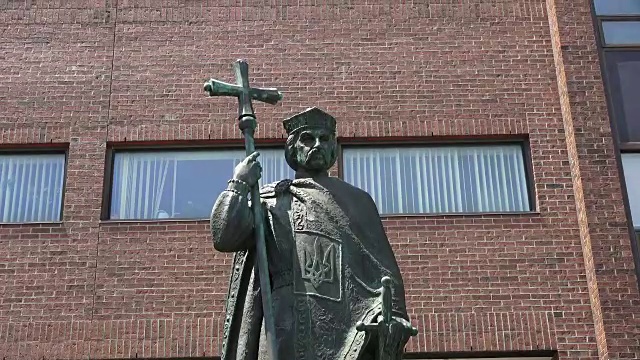 加拿大多伦多旅游景点:Vladimir the Great monument in Spadina Avenue视频素材