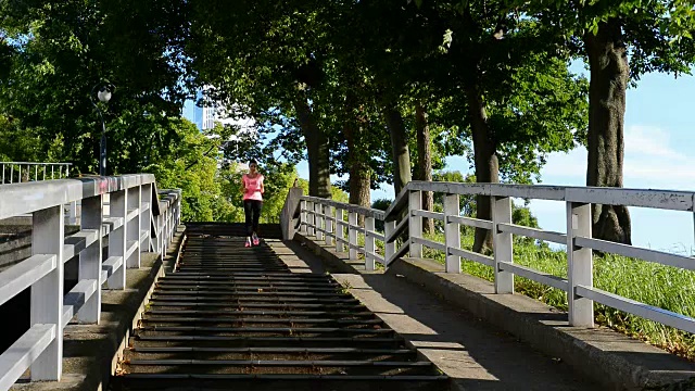 夏日公园慢跑视频素材