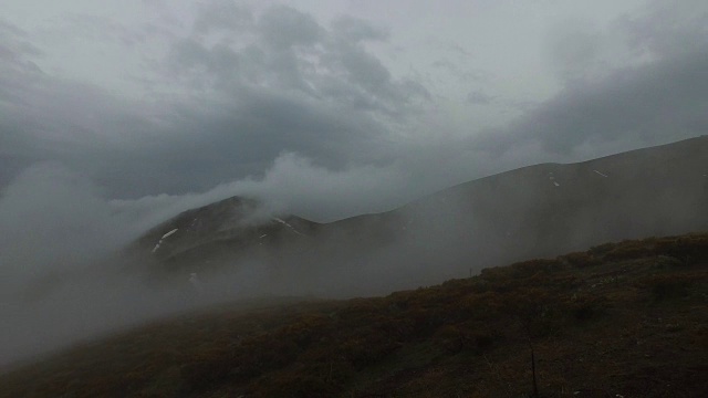 内姆鲁特山上空的雾视频素材