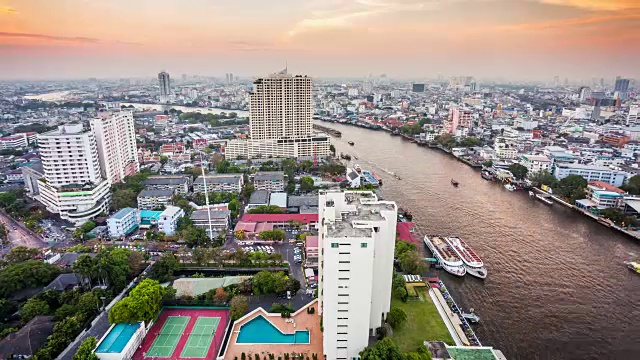 曼谷城市的天际线和泰国朝普拉雅河的日落，时光流逝视频素材