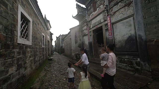 2017年5月29日，中国福州:柳坑村的传统胡同视频素材