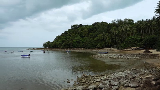 泰国春丰Koh Phitak渔村。视频素材