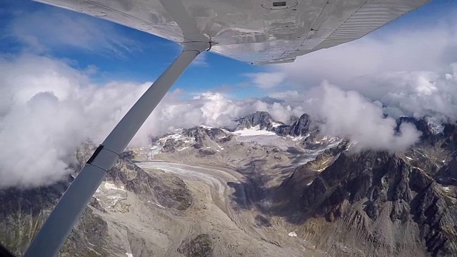 乘坐水上飞机，德纳里山或麦金利山，阿拉斯加，美国。视频下载