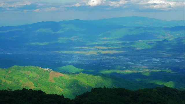 泰国北部美丽的山景。视频素材