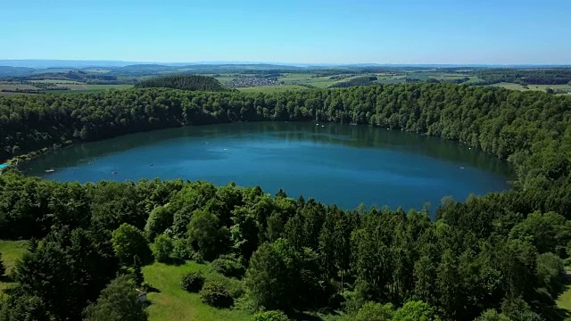 吉伦菲尔德附近的Pulvermaar, Vulkaneifel, Eifel, Rhineland-Palatinate，德国视频素材