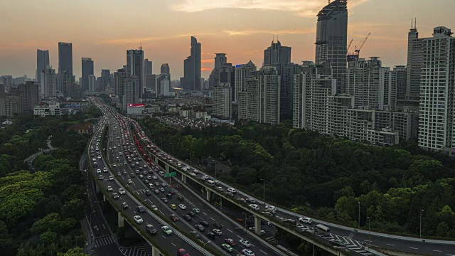 4 - k时间间隔——城市公路夜间交通视频素材